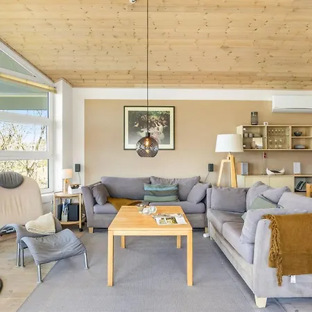 Dom wakacyjny Ljuba - 1-3km From The Sea By Interhome