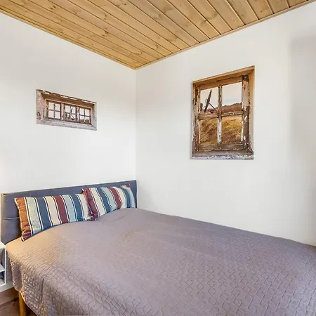 Ljuba - 1-3km From The Sea By Interhome